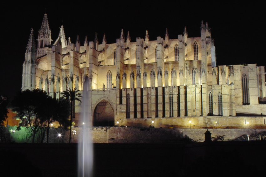 Palma de Mallorca bei Nacht